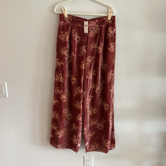 Hutch Floral Velvet Robe Set in Burgundy and Gold - Picture 9 of 10